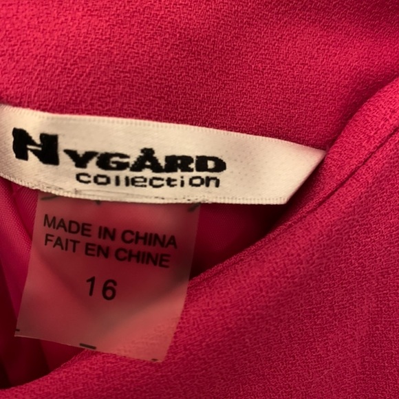 Nygard Pencil Skirt in Fuchsia Fully Lined - Picture 5 of 5